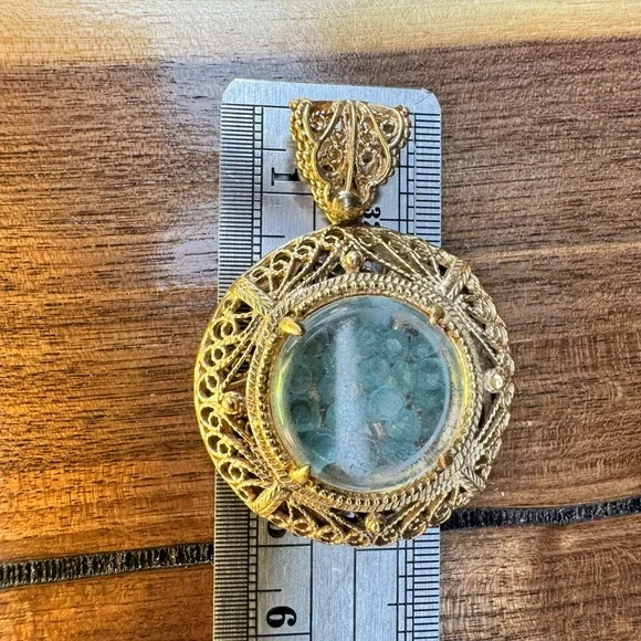 Vintage Turkish Gold Filigree Pendant with Apatite Gemstones - Picture 6 of 6